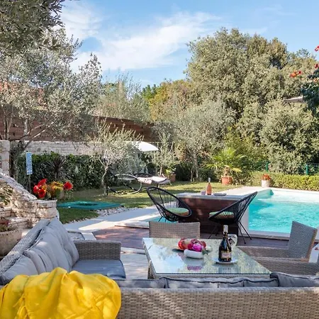 Fantasy With Private Pool Apartment *
