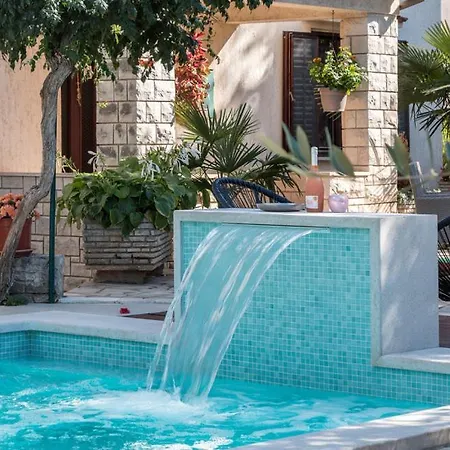 Fantasy With Private Pool Apartment