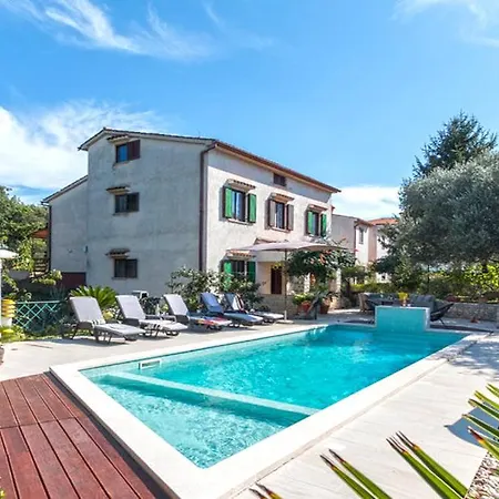 Fantasy With Private Pool Apartment Pula