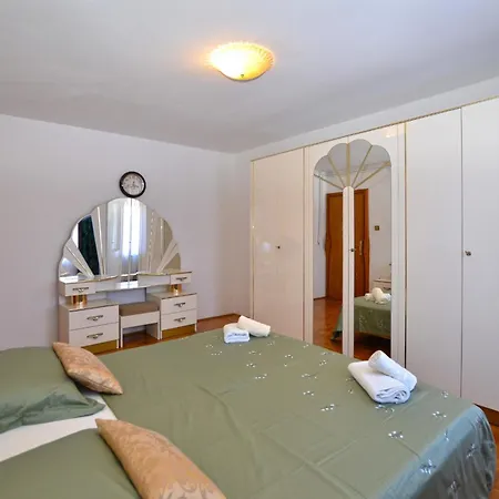 Apartment Fantasy With Private Pool Pula